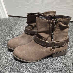 Elegant Brown Ankle Boots with Buckle